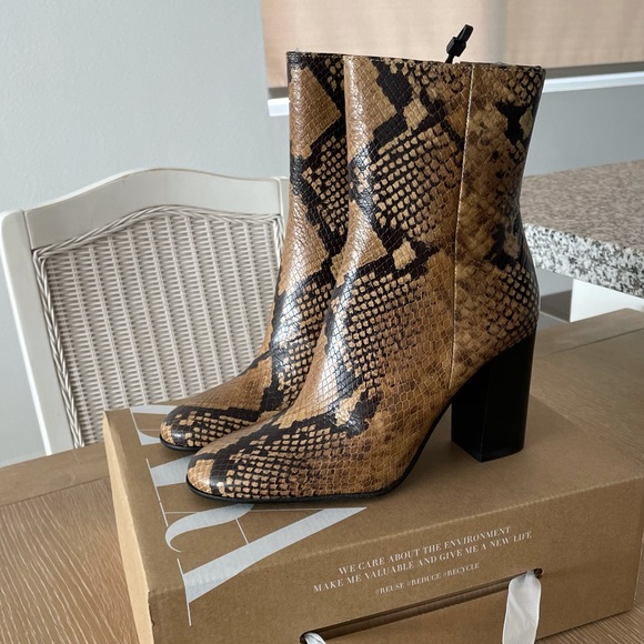 ZARA ANIMAL PRINT LEATHER BOOTS - Picture 12 of 15